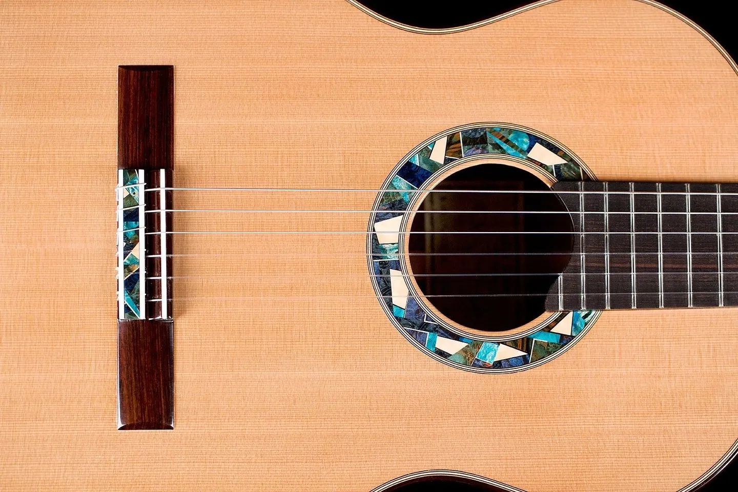 A beautiful craftmanship of the guitar with patterns