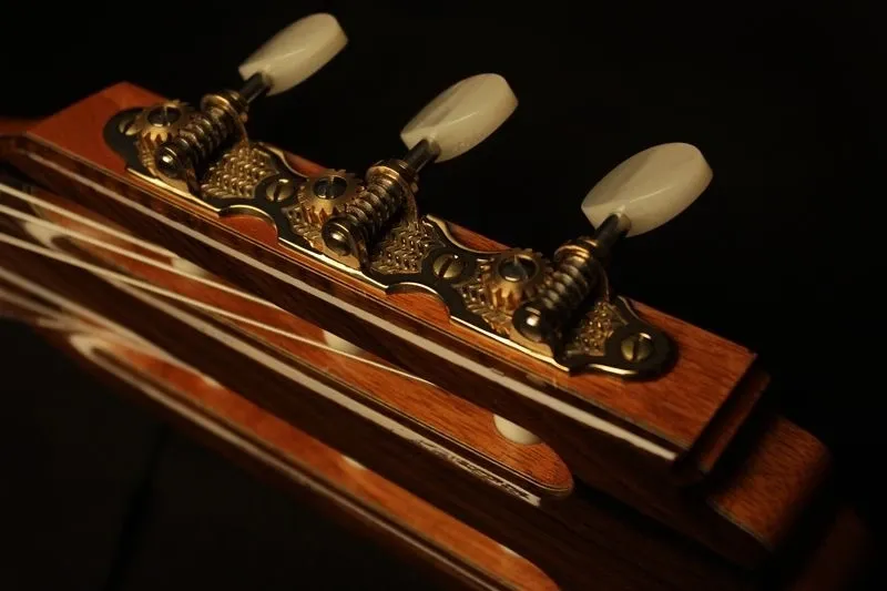 Three strings tuning on a guitar handle