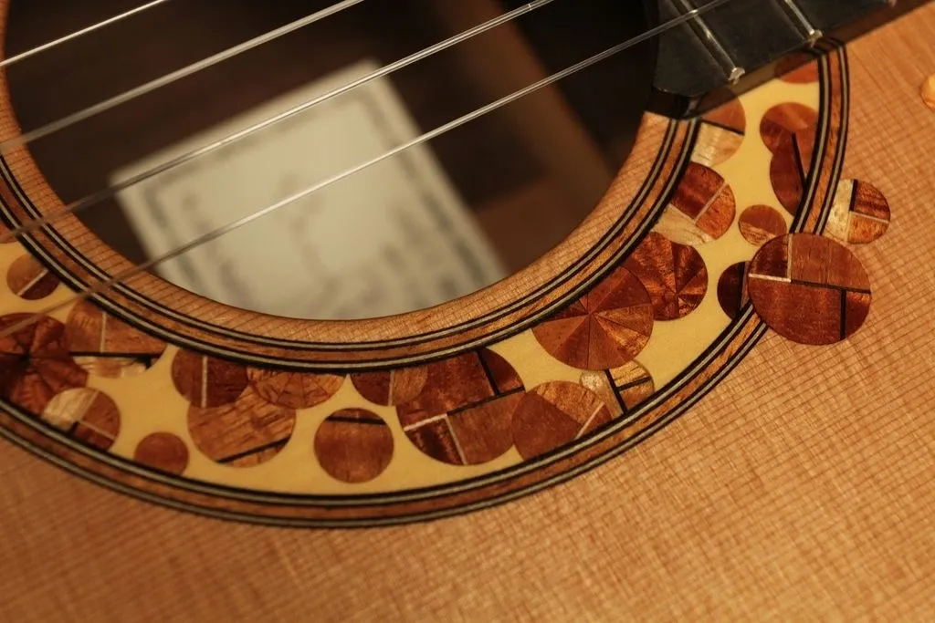 A beautiful circle pattern on the guitar design